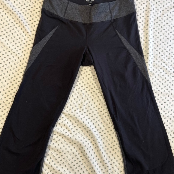 Athleta soft stretch flared capri yoga leggings. ently used sz.M. - Picture 2 of 3